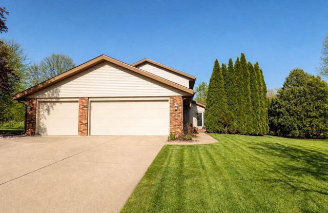 2869 Dartmouth Drive, Janesville, WI 53548
