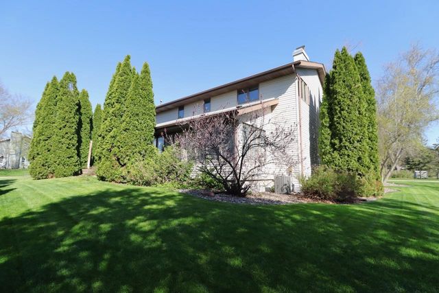 2869 Dartmouth Drive, Janesville, WI 53548