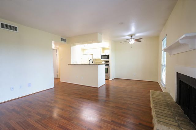 18511 Egret Bay Boulevard 310, Webster, TX 77058