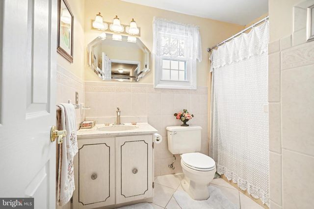 236 GRANDVIEW RD, Hummelstown, PA 17036