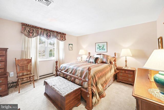 236 GRANDVIEW RD, Hummelstown, PA 17036