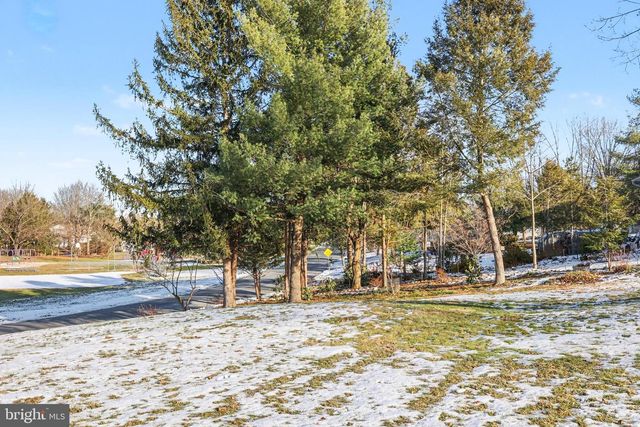 236 GRANDVIEW RD, Hummelstown, PA 17036