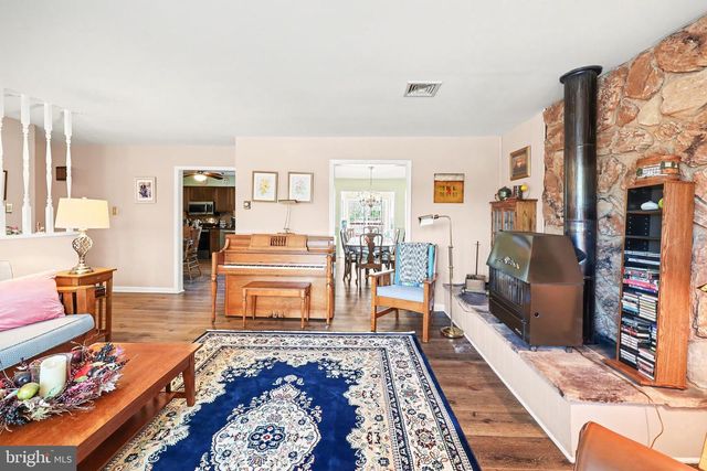 236 GRANDVIEW RD, Hummelstown, PA 17036