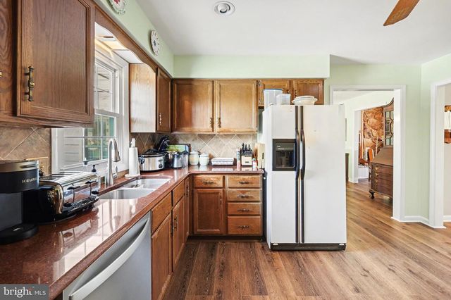 236 GRANDVIEW RD, Hummelstown, PA 17036