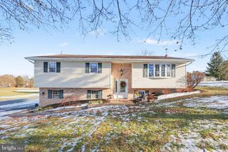 236 GRANDVIEW RD, Hummelstown, PA 17036