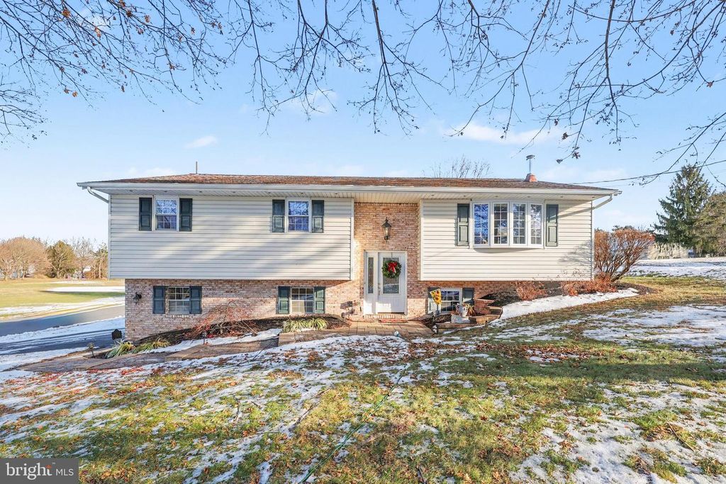 236 GRANDVIEW RD, Hummelstown, PA 17036