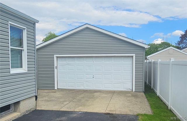 1087 100th Street, Niagara Falls, NY 14304