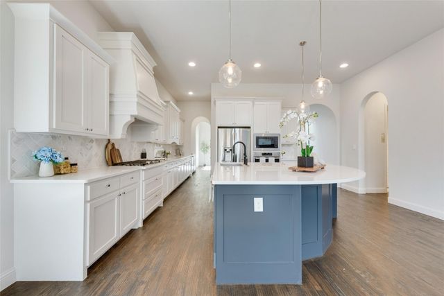 4556 La Roche Avenue, Carrollton, TX 75010