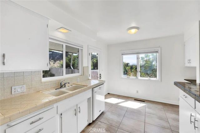 5661 Ladybird, La Jolla, CA 92037