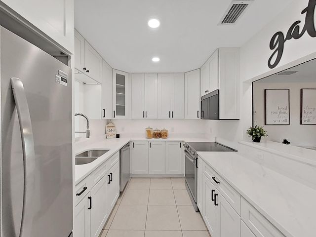 4610 W BAY VILLA AVENUE, Tampa, FL 33611