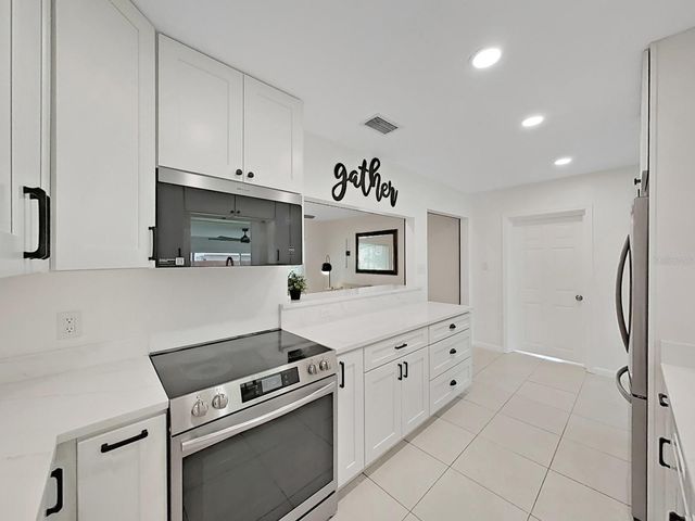 4610 W BAY VILLA AVENUE, Tampa, FL 33611