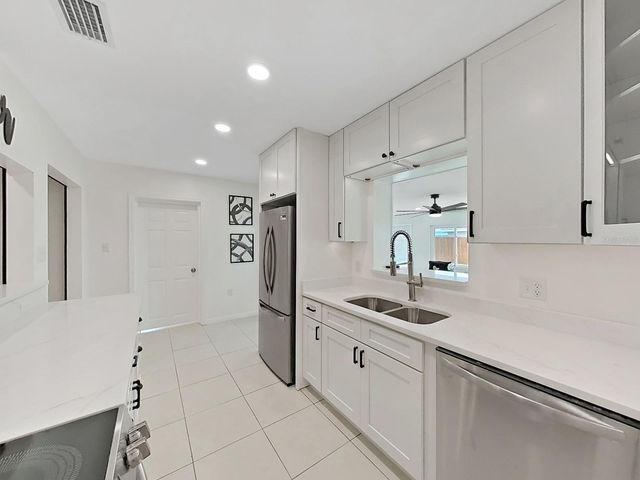 4610 W BAY VILLA AVENUE, Tampa, FL 33611