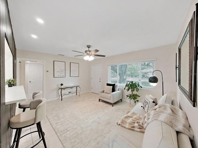 4610 W BAY VILLA AVENUE, Tampa, FL 33611