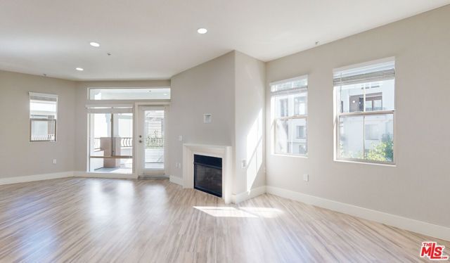 6280 W 3rd Street 4-137, Los Angeles, CA 90036