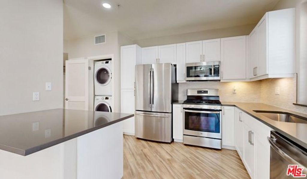 6280 W 3rd Street 4-137, Los Angeles, CA 90036