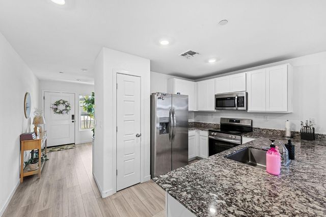 7473 Penfield Dr, Sacramento, CA 95829
