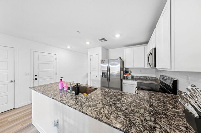 7473 Penfield Dr, Sacramento, CA 95829
