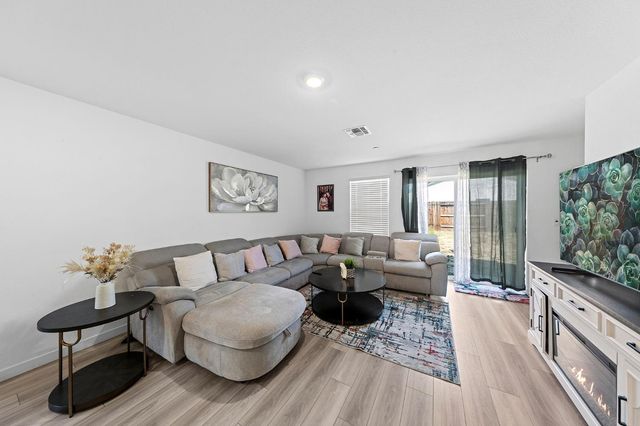 7473 Penfield Dr, Sacramento, CA 95829