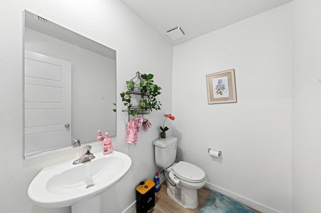 7473 Penfield Dr, Sacramento, CA 95829