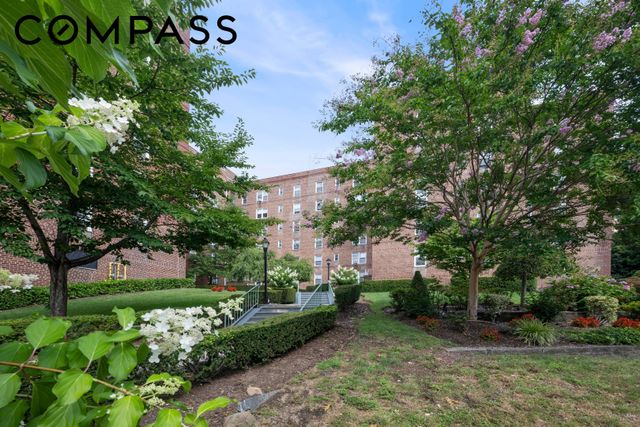 5645 Netherland Ave Apt 2F, New York City, NY 10471