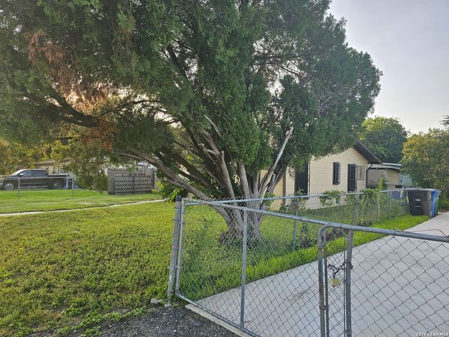271 Wahrmund Ct, San Antonio, TX 78220
