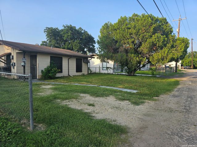 271 Wahrmund Ct, San Antonio, TX 78220
