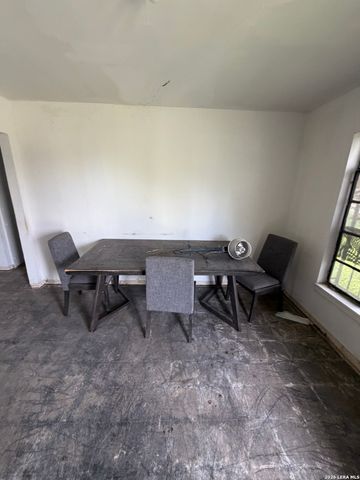 271 Wahrmund Ct, San Antonio, TX 78220