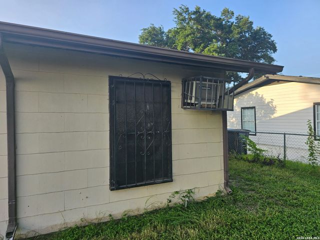 271 Wahrmund Ct, San Antonio, TX 78220