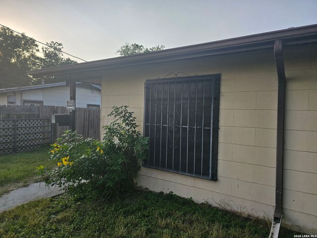 271 Wahrmund Ct, San Antonio, TX 78220
