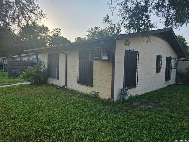 271 Wahrmund Ct, San Antonio, TX 78220