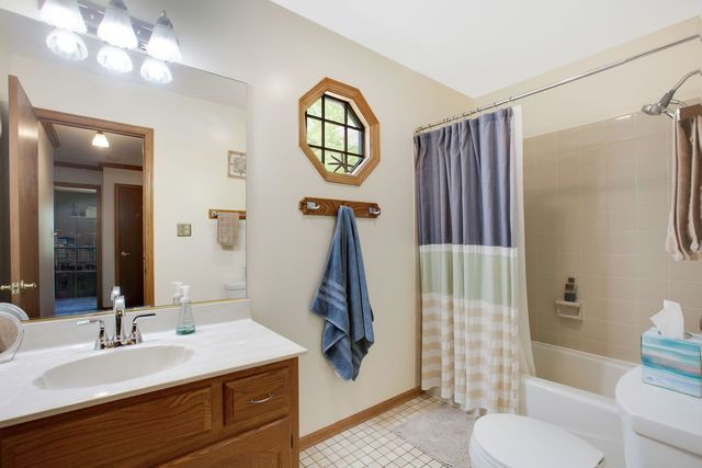 110 Courtney Lane, Cary, IL 60013