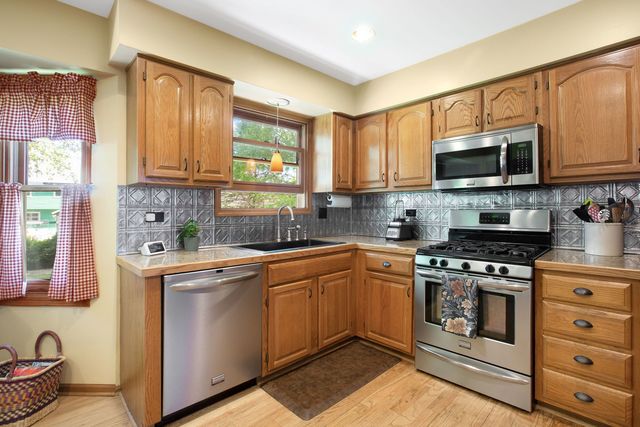 110 Courtney Lane, Cary, IL 60013