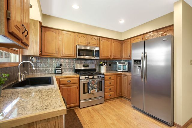 110 Courtney Lane, Cary, IL 60013