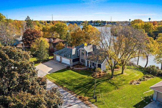 63 FOX POINT DRIVE, Appleton, WI 54911