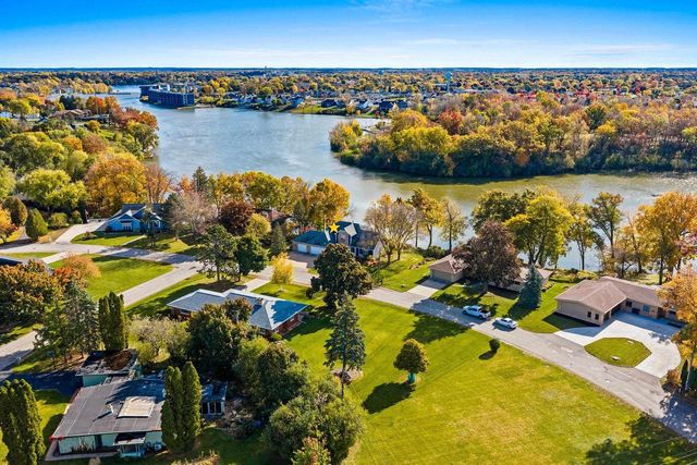 63 FOX POINT DRIVE, Appleton, WI 54911