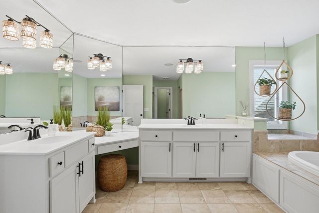 11587 Avery Drive, Inver Grove Heights, MN 55077