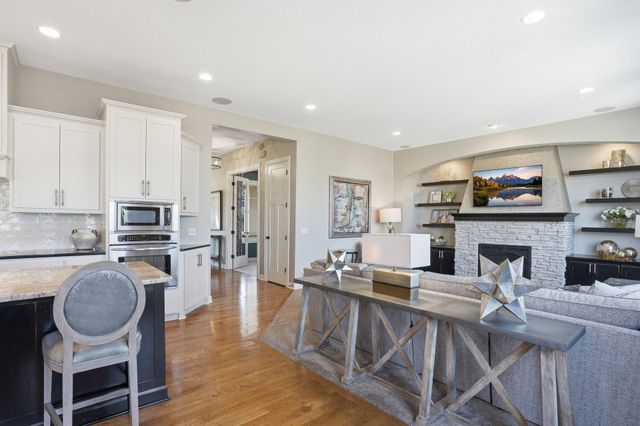 11587 Avery Drive, Inver Grove Heights, MN 55077