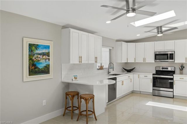 482 Tradewinds AVE, Naples, FL 34108