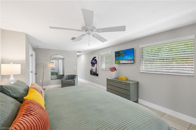 482 Tradewinds AVE, Naples, FL 34108