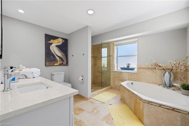 482 Tradewinds AVE, Naples, FL 34108