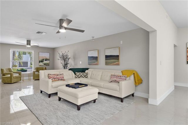 482 Tradewinds AVE, Naples, FL 34108