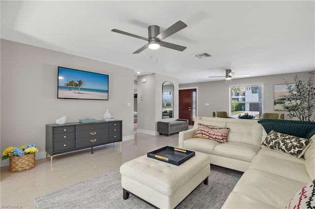 482 Tradewinds AVE, Naples, FL 34108
