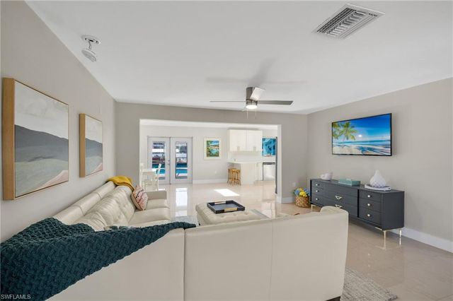 482 Tradewinds AVE, Naples, FL 34108