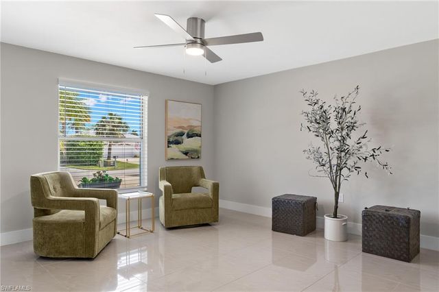 482 Tradewinds AVE, Naples, FL 34108