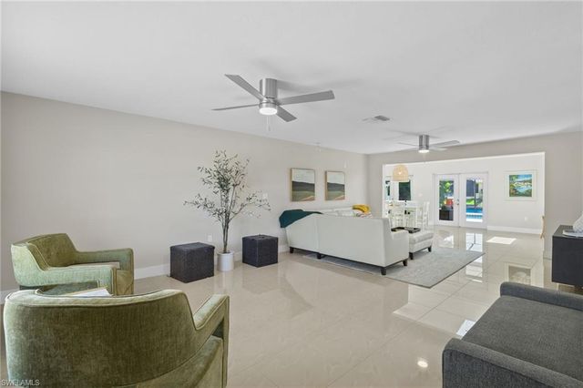 482 Tradewinds AVE, Naples, FL 34108