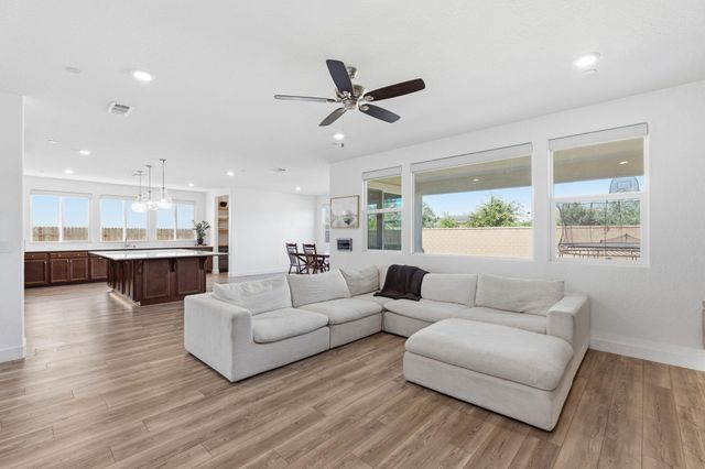 186 Sentinel Drive S, Madera, CA 93636