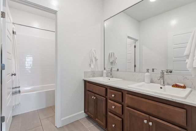 186 Sentinel Drive S, Madera, CA 93636
