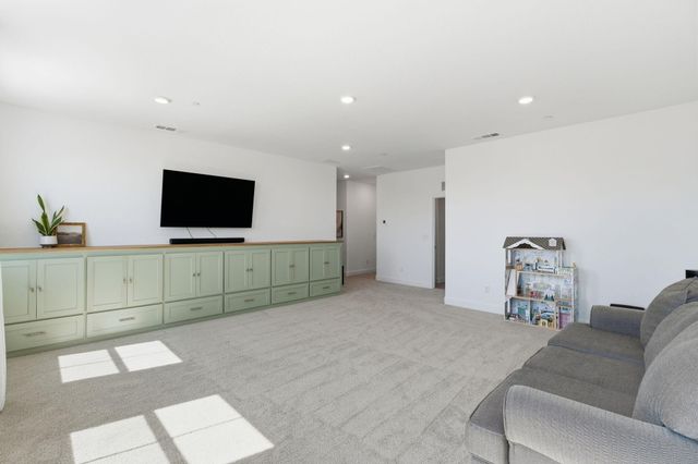 186 Sentinel Drive S, Madera, CA 93636