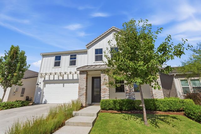 186 Sentinel Drive S, Madera, CA 93636