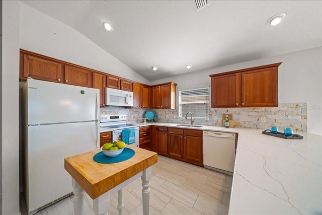 986 OSCAR LANE, The Villages, FL 32162